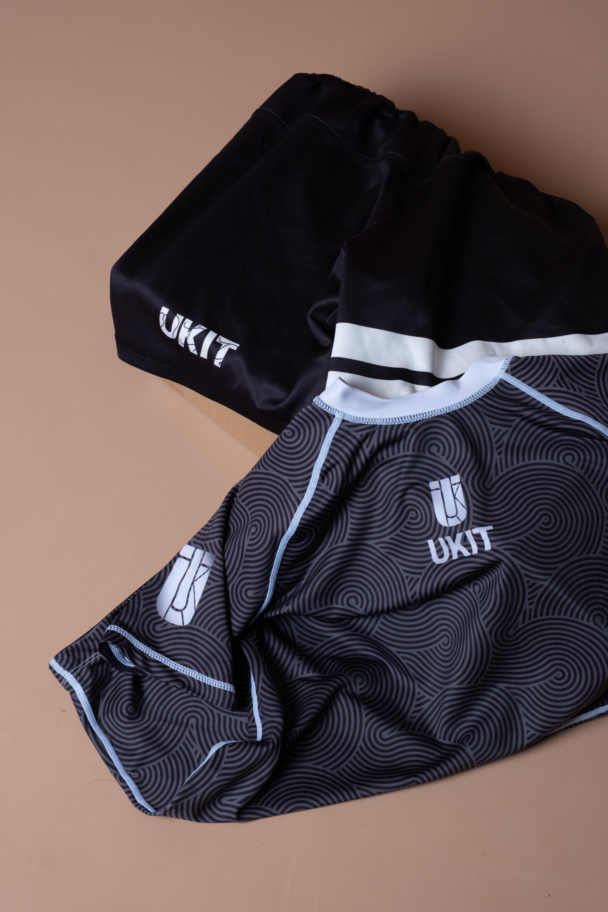 BLACK FLOW RASHGUARD