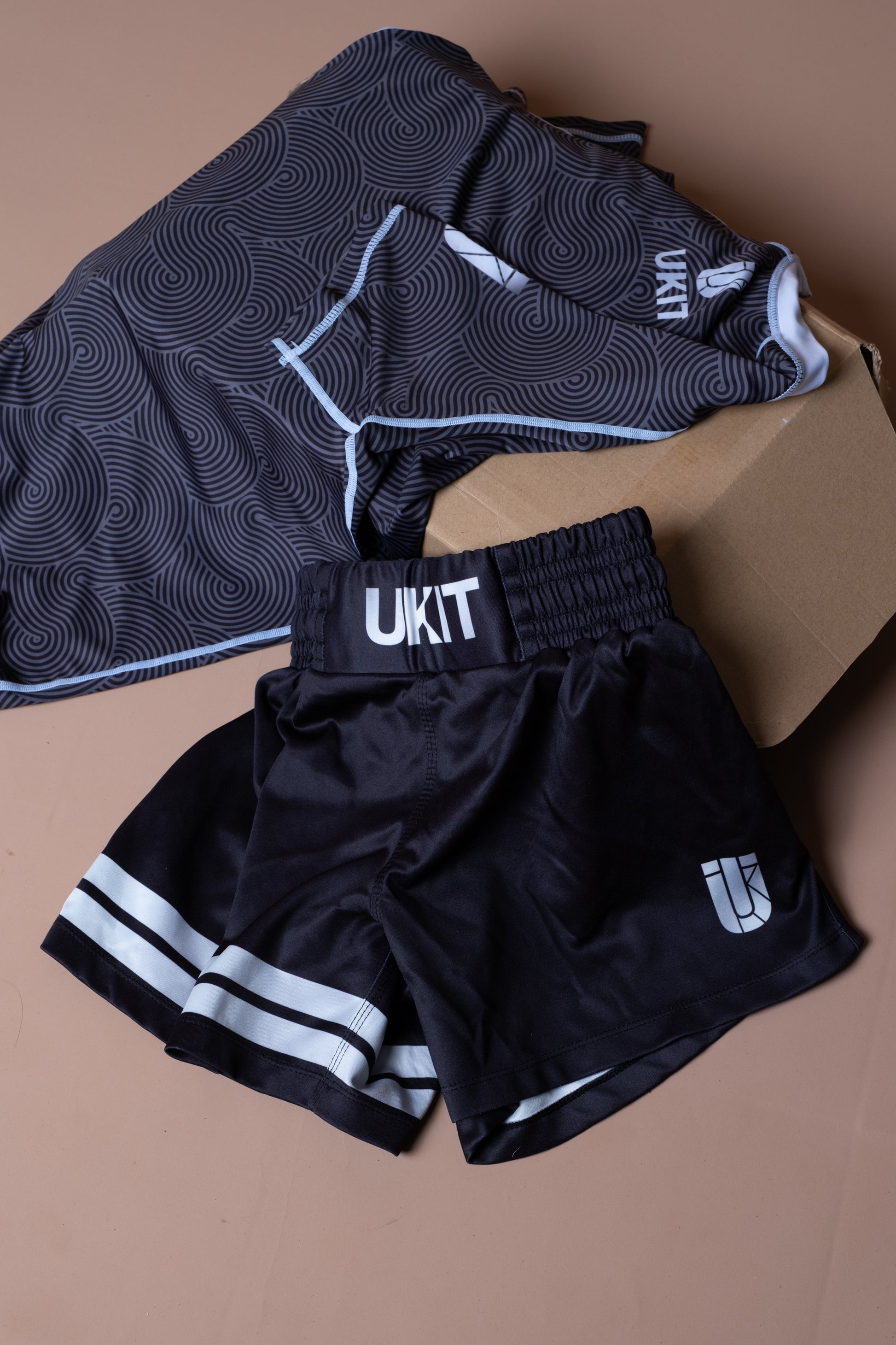 SCRIPT SHORTS BLACK