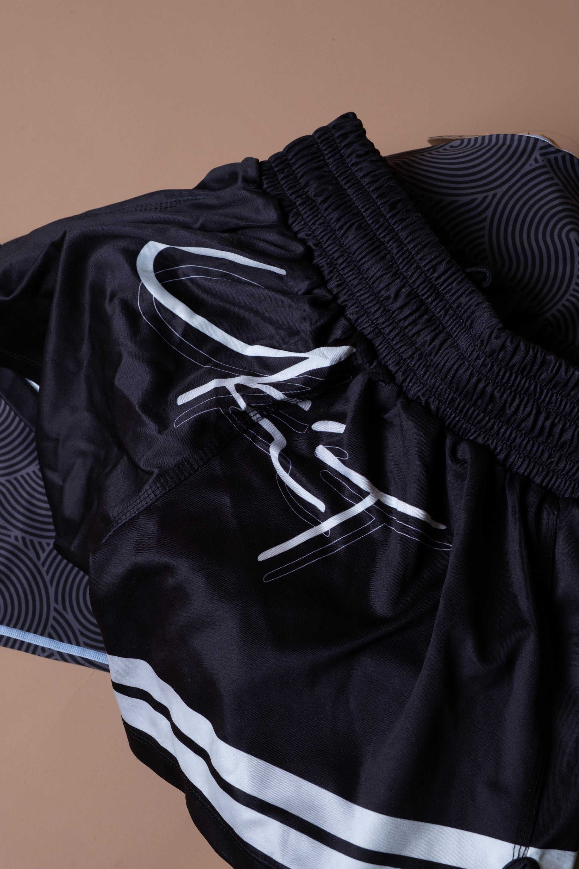 SCRIPT SHORTS BLACK