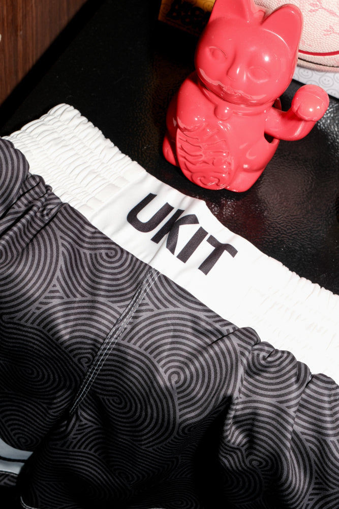 BLACK FLOW HYBRID SHORTS